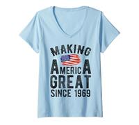Mujer Haciendo Grande a Estados Unidos Desde 1956 70 años Hombres Mujeres Camiseta Cuello V