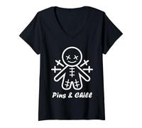 Mujer Halloween Horror Pins and Chill Funny Voodoo Doll Camiseta Cuello V