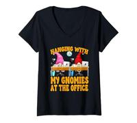 Mujer Hanging with My Gnomies Funny GNOME Cubicle Office Humor Camiseta Cuello V