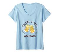 Mujer Hoisting A Beer With Friends - Regalo divertido para amantes de la cerveza Camiseta Cuello V