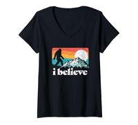 Mujer I Believe! Funny Retro Bigfoot Mountains Camiseta Cuello V