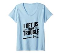 Mujer I Get Us Into Trouble - Cita Divertida para reuniones de Amigos Camiseta Cuello V