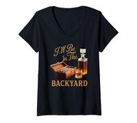 Mujer I'Ll Be In The Backyard Cigar Whisky Dad Bourbon BBQ Summer Camiseta Cuello V