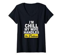 Mujer Im Chill Mi Esposa maneja los Problemas Camiseta Cuello V