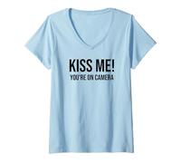 Mujer Im Just Here for the Kiss Cam Show Kiss Me Youre On Camera Camiseta Cuello V