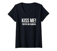 Mujer I'm Just Here for the Kiss Cam Show Kiss Me Youre On Camera Camiseta Cuello V