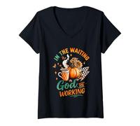 Mujer In The Waiting God Is Working Cozy Fall Taza Camiseta Cuello V