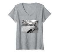 Mujer Joan Didion Autor Con Su Coche 1970 Por Julian Wasser Camiseta Cuello V