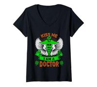 Mujer Kiss Me I'm A Doctor Lucky Charm Shamrock St Patricks Day Camiseta Cuello V