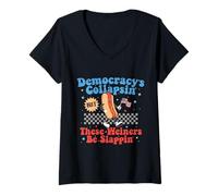 Mujer La democracia está colapsando, pero estos salchichas están golpeando regalos Camiseta Cuello V