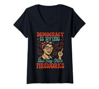 Mujer La democracia se está muriendo, pero bonitos fuegos artificiales 4 de julio Groovy Camiseta Cuello V
