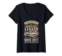 Mujer Legend Since 1977 Birthday Classic Car For Men Born in 1977 Camiseta Cuello V