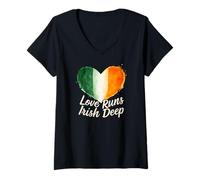 Mujer Love Runs Irish Deep Irlanda Bandera Corazón Día de San Patricio Camiseta Cuello V