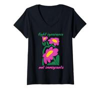 Mujer Lucha contra La Ignorancia, No contra Los Inmigrantes Camiseta Cuello V