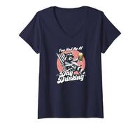 Mujer Mapache en sombras, cerveza en mano, me tenías en el día bebiendo Camiseta Cuello V