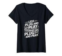 Mujer Menos Plug And Play Más Plug And Pray Funny Network Engineer Camiseta Cuello V
