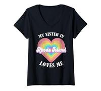 Mujer Mi Hermana En Rhode Island Me Ama Corazón Retro Groovy USA Camiseta Cuello V