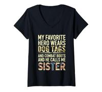Mujer Mi héroe favorito lleva placas de identificación, hermana Camiseta Cuello V