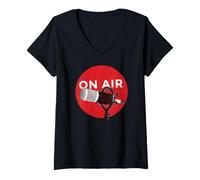Mujer Micrófono al Aire Podcast Radio Host Audio Studio Design Camiseta Cuello V
