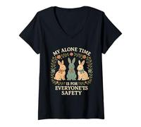 Mujer My Alone Time Is For Everyone'es Safety Vintage Bunny Camiseta Cuello V
