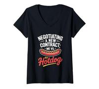 Mujer Negociando un nuevo contrato yo vs este Día del Trabajo Hotdog Camiseta Cuello V