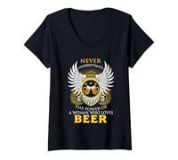Mujer Never Underestimate A Woman Who Loves Beer Team Drinking Camiseta Cuello V