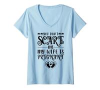 Mujer No asustes a mi Esposa está Embarazada Halloween, Divertido Embarazo, papá Camiseta Cuello V