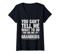 Mujer No eres mis nietos Día de papá divertido Día del Padre 2025 Camiseta Cuello V