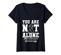 Mujer No estás solo Concientización sobre el cáncer de piel Lucha contra el melanoma Camiseta Cuello V