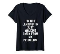 Mujer No Estoy liderando, Solo me voy. Cita sarcástica Divertida Camiseta Cuello V