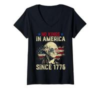 Mujer No Kings in America Since 1776 Bandera vintage de Estados Unidos envejecida Camiseta Cuello V
