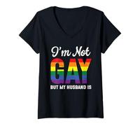Mujer No soy gay, pero mi esposo es divertido LGBT Rainbow Gay Wedding Camiseta Cuello V