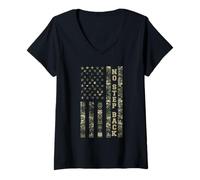Mujer No Step Back Distressed USA American Flag Camo Aesthetic Camiseta Cuello V