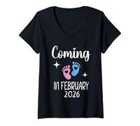 Mujer Nuevo bebé llegará en febrero de 2026 Funny Baby Shower Boy Girl Camiseta Cuello V