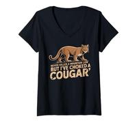 Mujer Nunca maté a un león de montaña, pero he ahogado a un puma Camiseta Cuello V