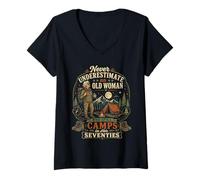 Mujer Nunca Subestimes a una anciana Que todavía acampa en Sus Setenta años Camiseta Cuello V