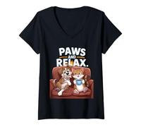 Mujer Paws And Relax Dibujos Animados Gato Perro Café Sofá Escena Divertido Juego de palabras Camiseta Cuello V