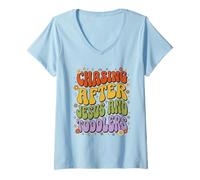 Mujer Persiguiendo a Jesús Y Niños Pequeños Retro Groovy Christian Mamá Camiseta Cuello V