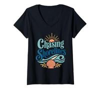 Mujer Persiguiendo Costas, Conchas costeras, Puesta de Sol Camiseta Cuello V