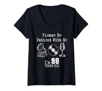Mujer Please Be Patient with Me I'm 98 Years Old Vintage Cumpleaños Camiseta Cuello V