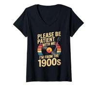 Mujer Por favor, sea paciente 1900 Camiseta Cuello V