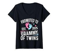 Mujer Promocionado a Grammy of Twins EST 2025 Baby Shower Camiseta Cuello V