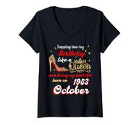 Mujer Queen nació en octubre de 1983 Entrando en mi cumpleaños Camiseta Cuello V