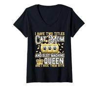Mujer Queen of The Slot Machine Tengo Dos títulos Cat Mom Pet Love Camiseta Cuello V
