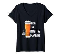 Mujer Regalo de despedida de soltero Beer Me I'm Getting Married Camiseta Cuello V