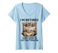 Mujer Retired Cat Reading Newspaper Funny Retirement Cat Mom Dad Camiseta Cuello V