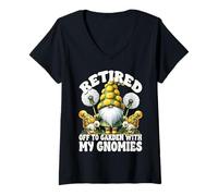 Mujer Retired Gnome With Dandelion Flowers And Retirement Sayings Camiseta Cuello V