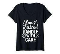Mujer Retirement Women 2025 Handle With Care Almost Retired Camiseta Cuello V