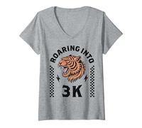Mujer Roaring Into 3K Tiger I'm Ready for 3K Boy Girl Kid Funny K3 Camiseta Cuello V