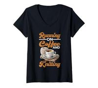 Mujer Running On Coffee and Knitting Hobby de Ganchillo de Hilo - Camiseta Cuello V